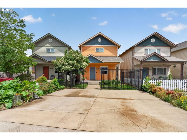 Property Photo: 4854 A St OR 97478