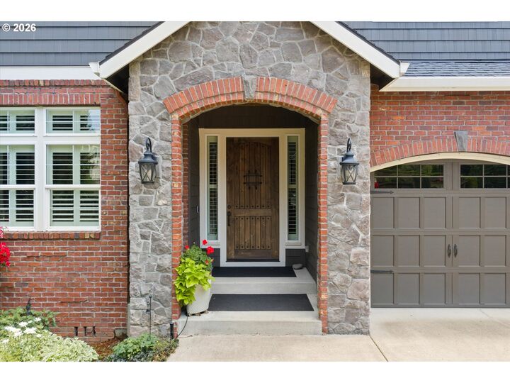 Property Photo: 21818 Shannon Ln OR 97068