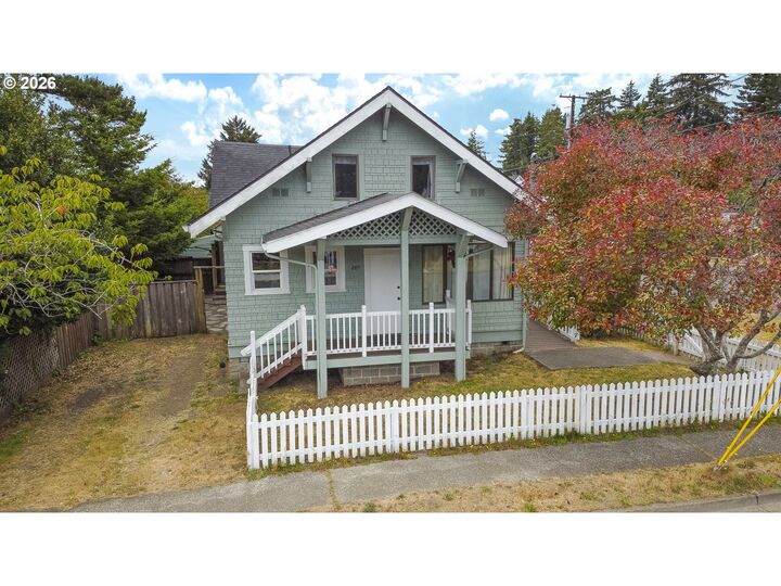 Property Photo: 289 Harbor St OR 97439