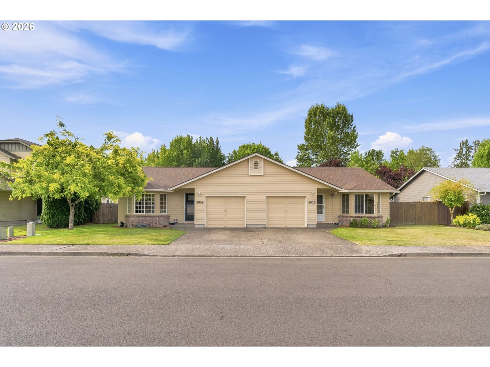 Property Photo: 1516 SW Harbor Dr OR 97128
