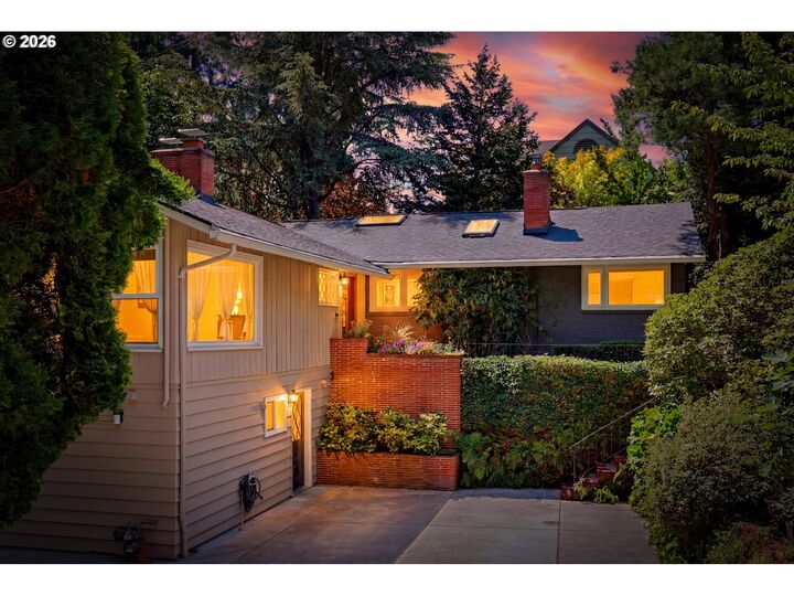 Property Photo: 2210 SW Broadway Dr OR 97201