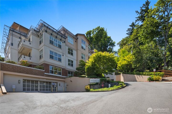 Property Photo: 7549 SE 29th Street 103 WA 98040