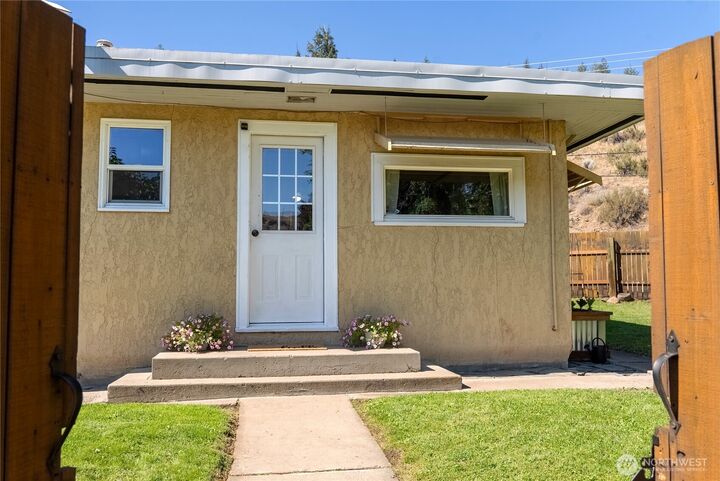 Property Photo:  658  Twisp-Carlton Road  WA 98856 