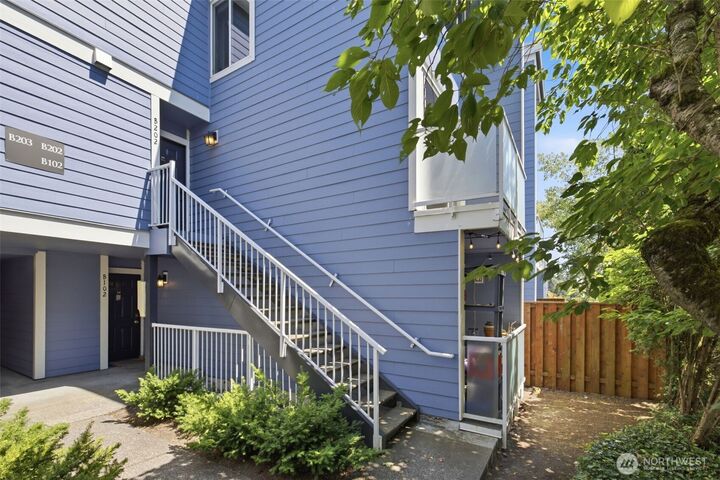 Property Photo:  8800  20th Avenue NE B202  WA 98115 