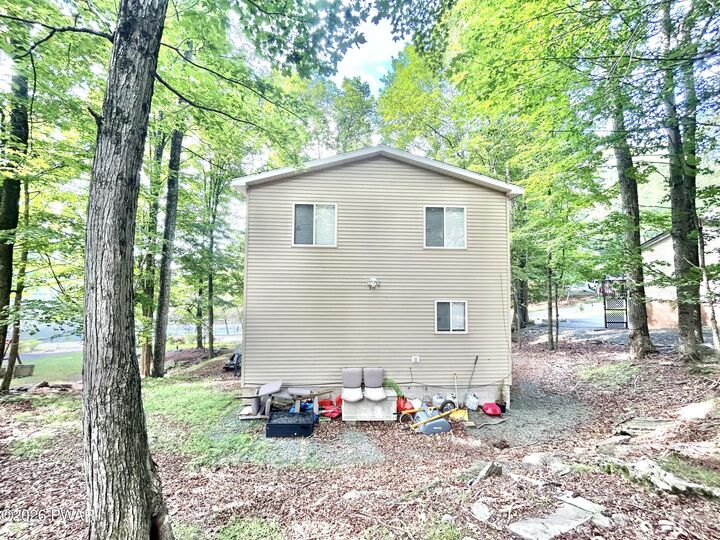 Property Photo: 1023 Oak Terrace PA 18436