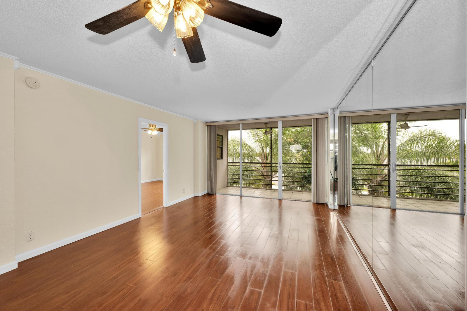 Property Photo: 118 Royal Park Drive 4G FL 33309