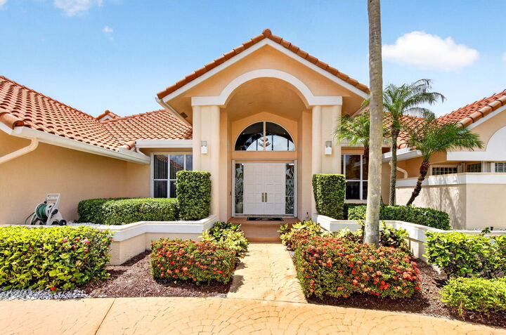 Property Photo: 10192 Shireoaks Lane FL 33498