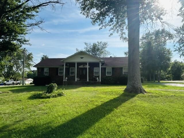 Property Photo:  1418 Nashville Street  KY 42276 