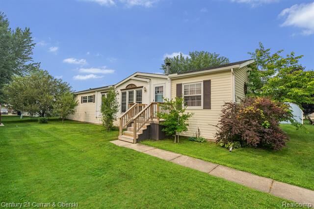 Property Photo:  39253 Island Drive  MI 48164 