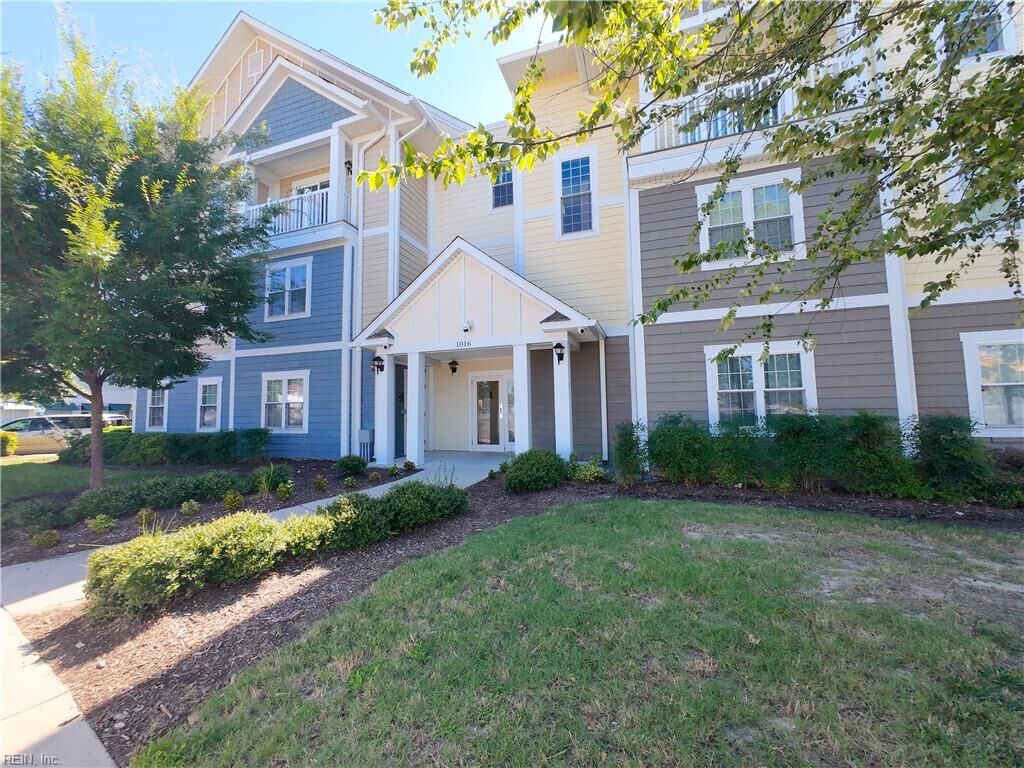 Property Photo: 1016 Thoroughgood Way 302 VA 23324
