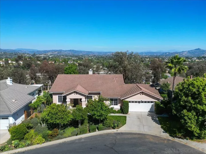 Property Photo:  1992 Ridge Way Glen  CA 92029 