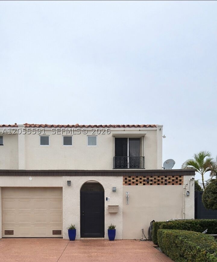 Property Photo: 7282 Jacaranda Ln FL 33014
