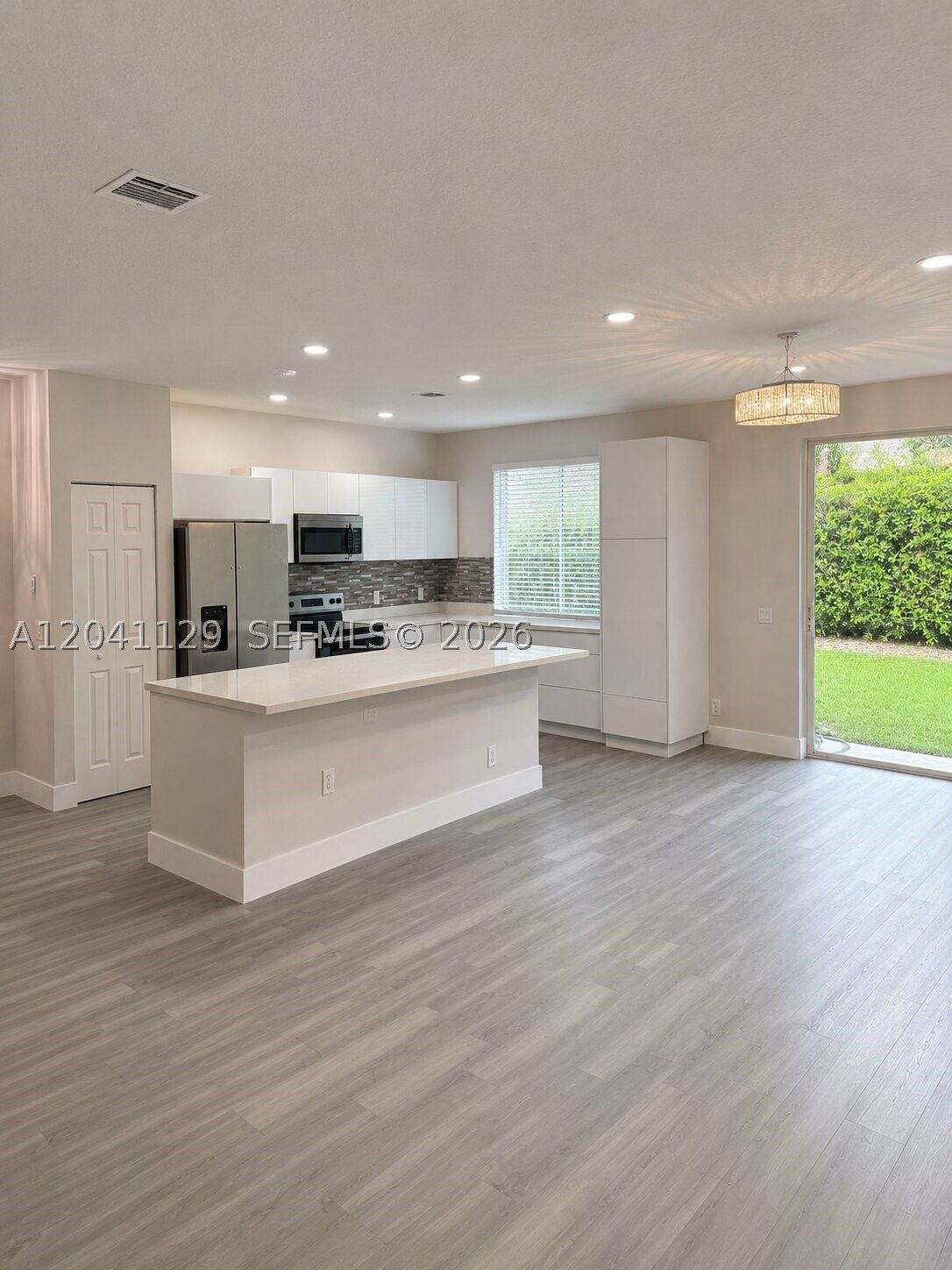 Property Photo: 1528 Salerno Cir 1528 FL 33327