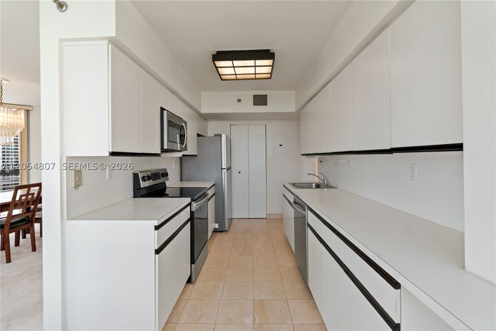Property Photo:  3600 Mystic Pointe Dr 1207  FL 33180 