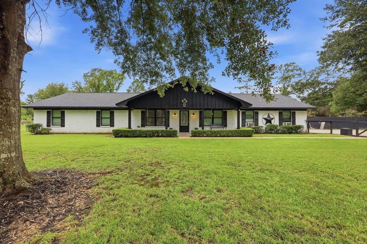 Property Photo: 275 Lawrence Ln. TX 77662