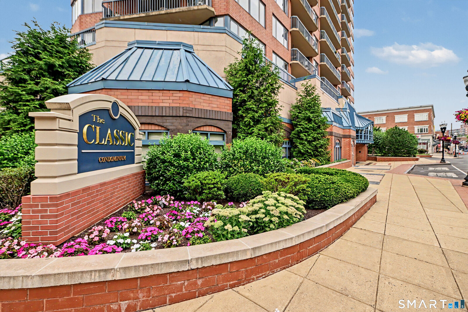 Property Photo:  25 Forest Street 7F  CT 06901 