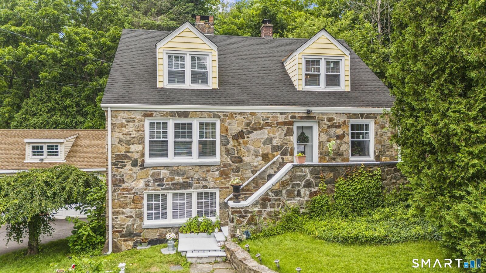 Property Photo:  101 Sport Hill Road  CT 06612 