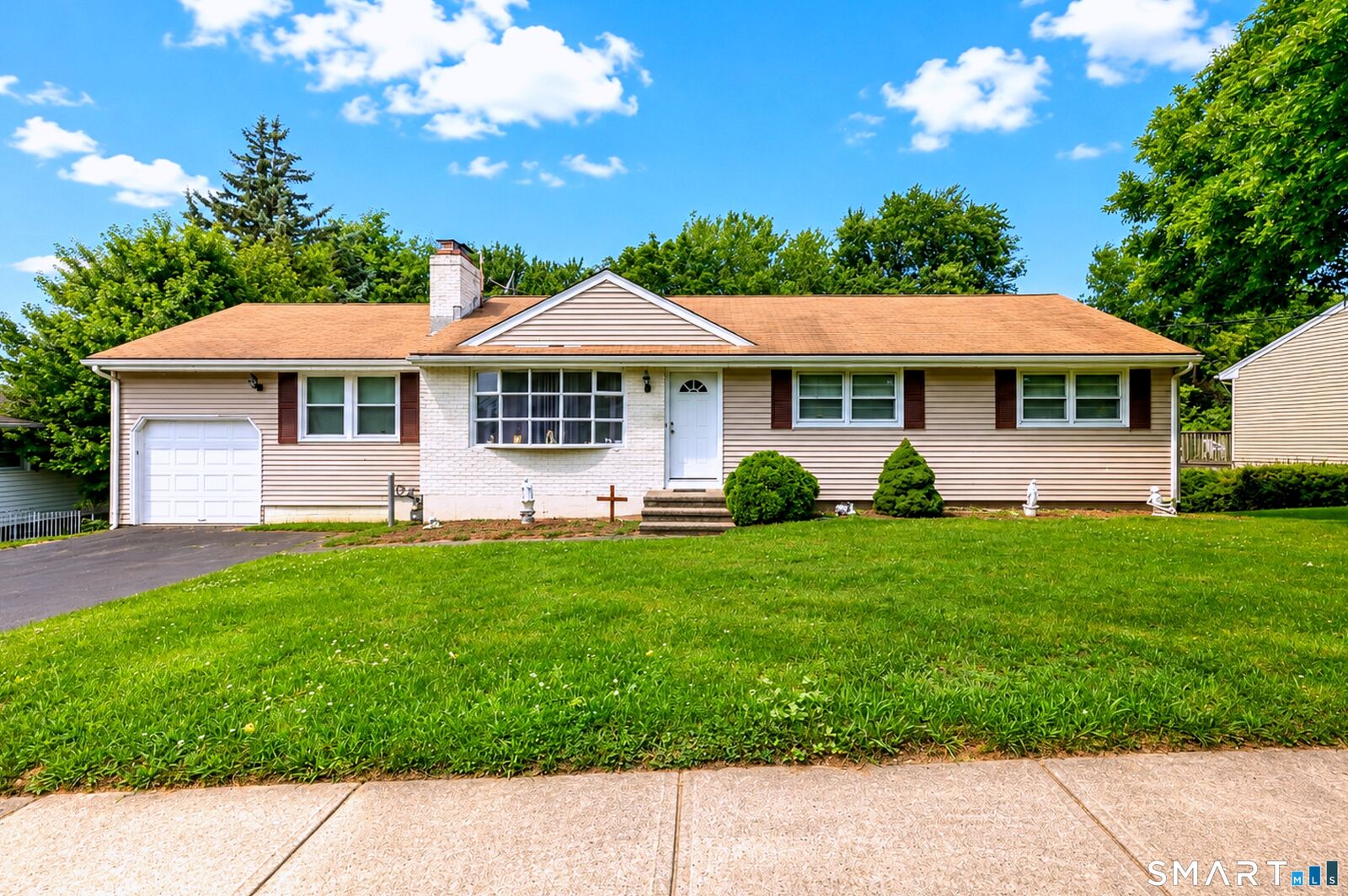 Property Photo: 195 Emerald Place CT 06614