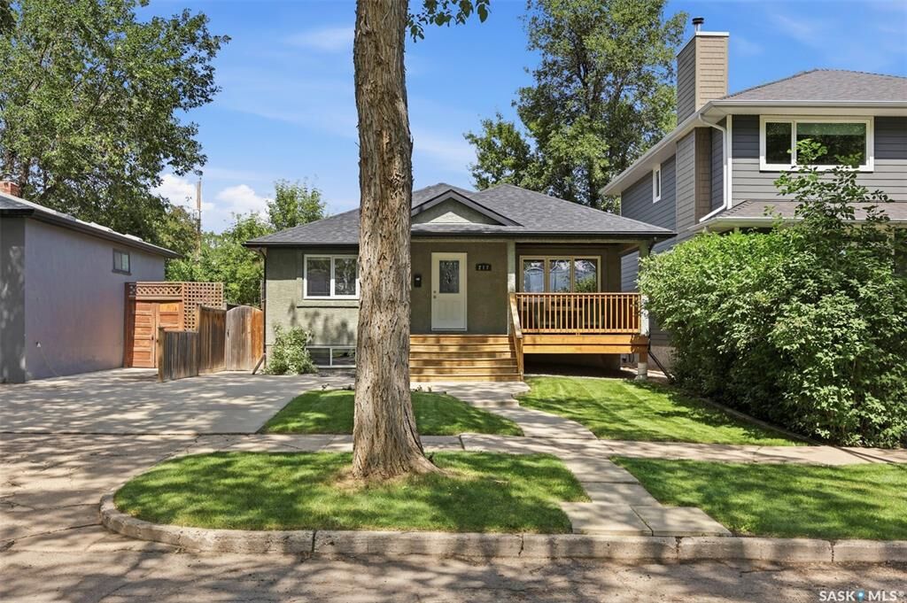 Property Photo: 217 Isabella Street E SK S7J 0B2