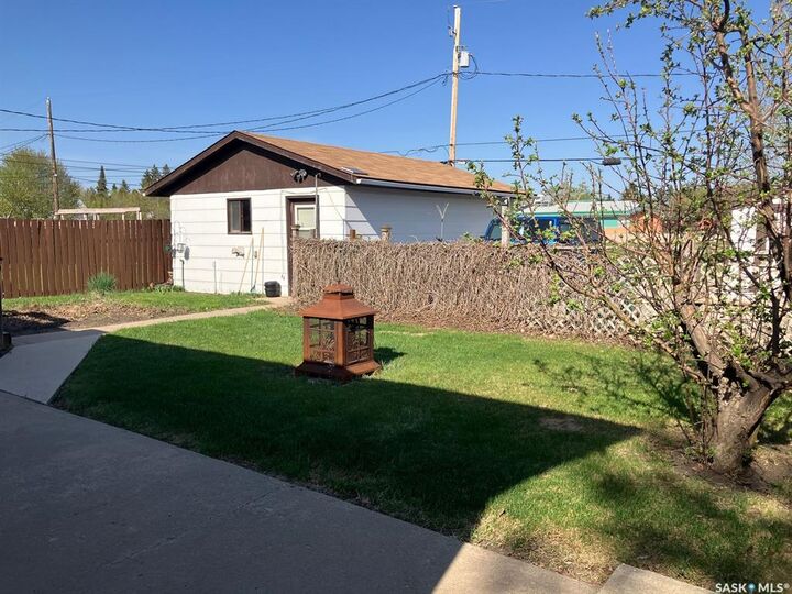 Property Photo:  1103 3rd Street W  SK S0E 1E0 