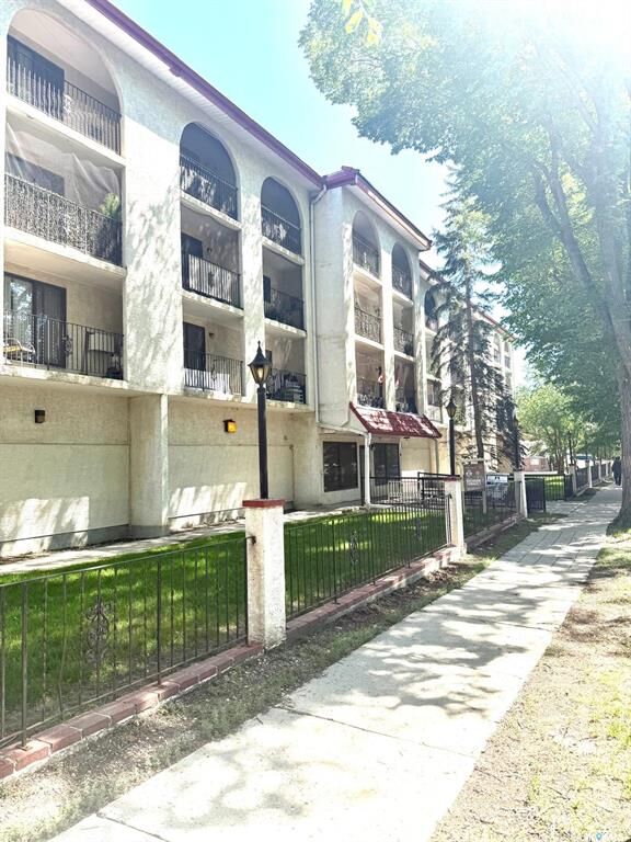 Property Photo: 2125 Osler Street 404 SK S4P 4G9
