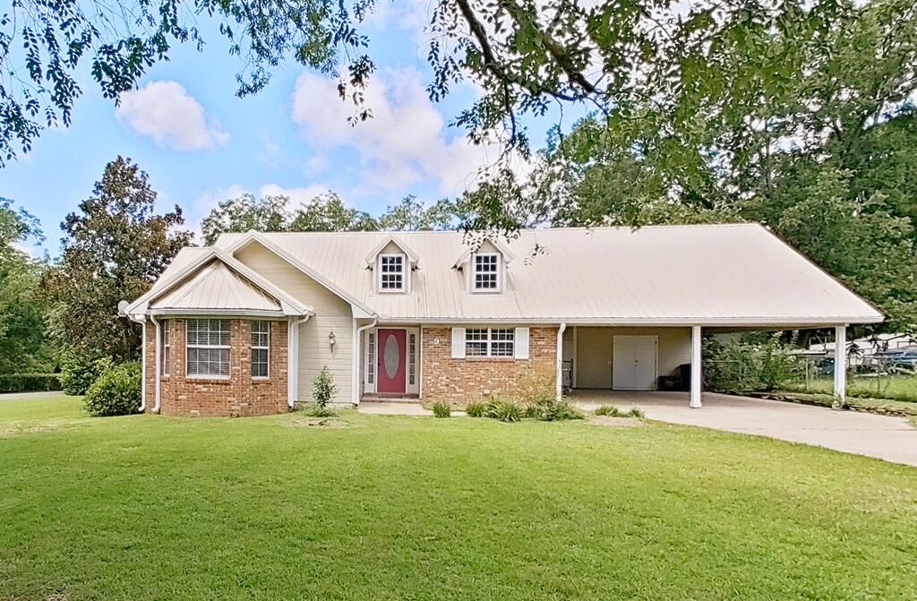 Property Photo: 9 NE 25th St GA 39828