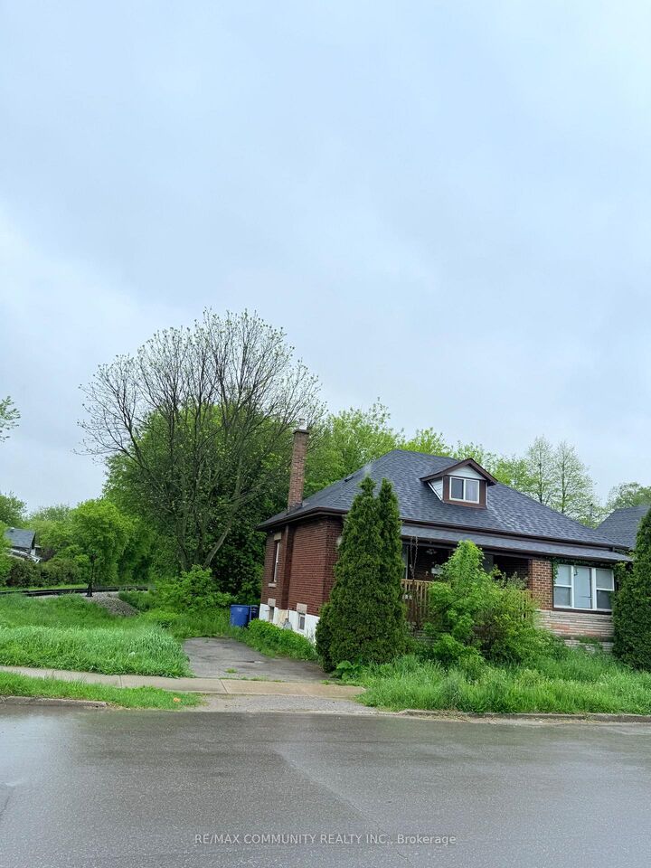 70 Huron Street — photo 1