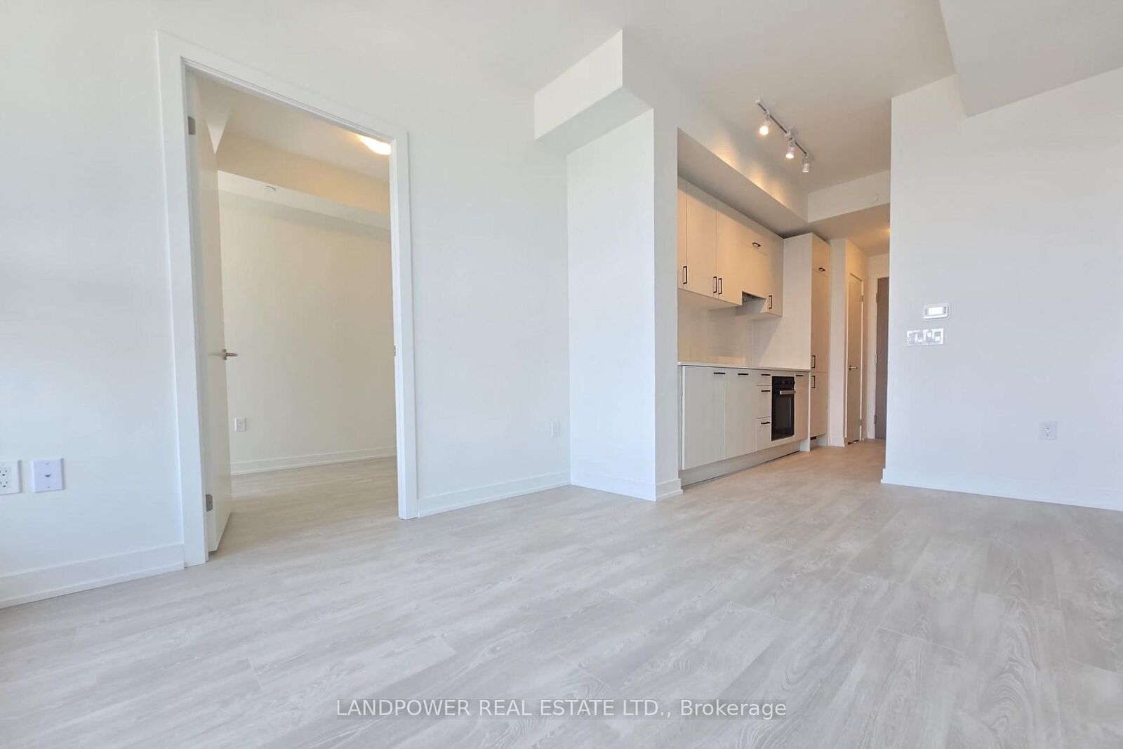 Property Photo: 5 Quarrington Lane 3208 ON M3C 0S5