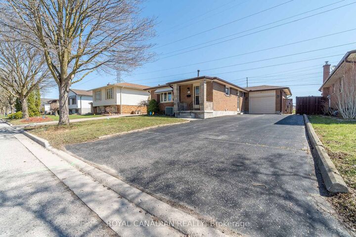 Property Photo:  60 Lysanda Avenue  ON N5Z 4L3 