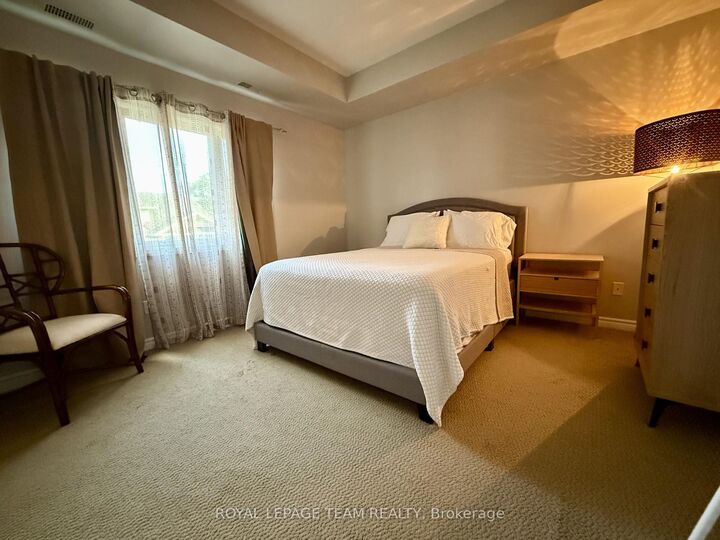 Property Photo: 139 Oldfield Street B ON K2G 7C7
