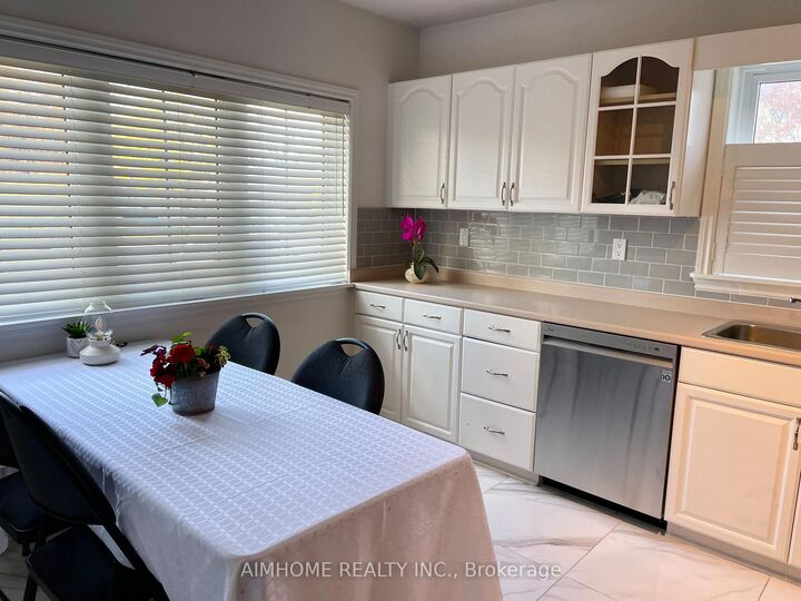 Property Photo: 5594 Woodland Boulevard ON L2G 5K7