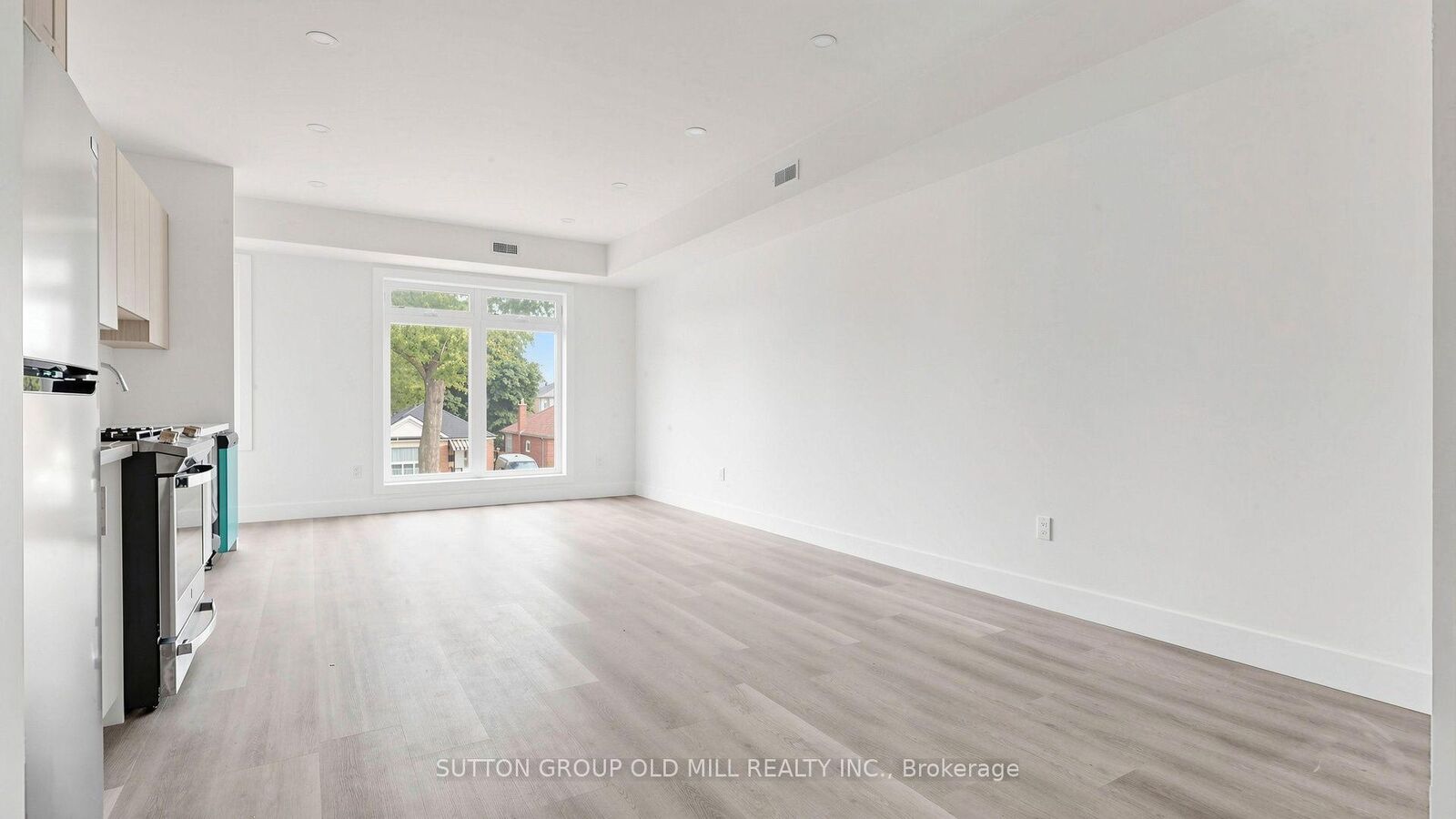 Property Photo: 1927 Lawrence Avenue W 4 ON M9N 1G8