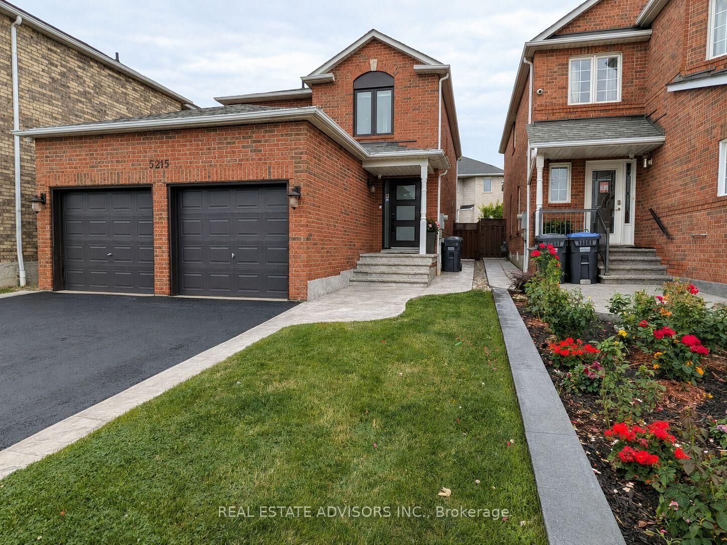 Property Photo: 5215 Marblewood Drive ON L5V 2P1