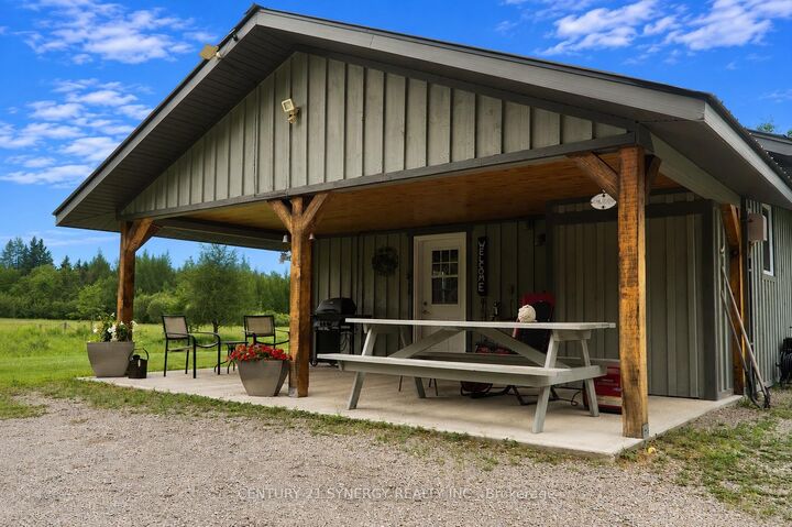 Property Photo: 624 Wildlife Road ON K1B 0A9