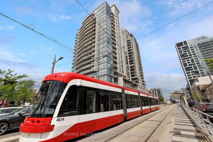 Property Photo: 530 St Clair Avenue W 1401 ON M6C 0A2