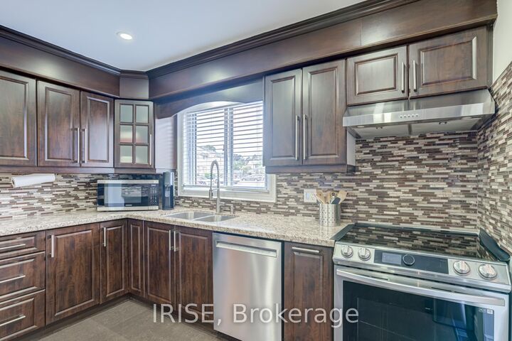 Property Photo:  6699 Falconer Drive 83  ON L5N 2E3 