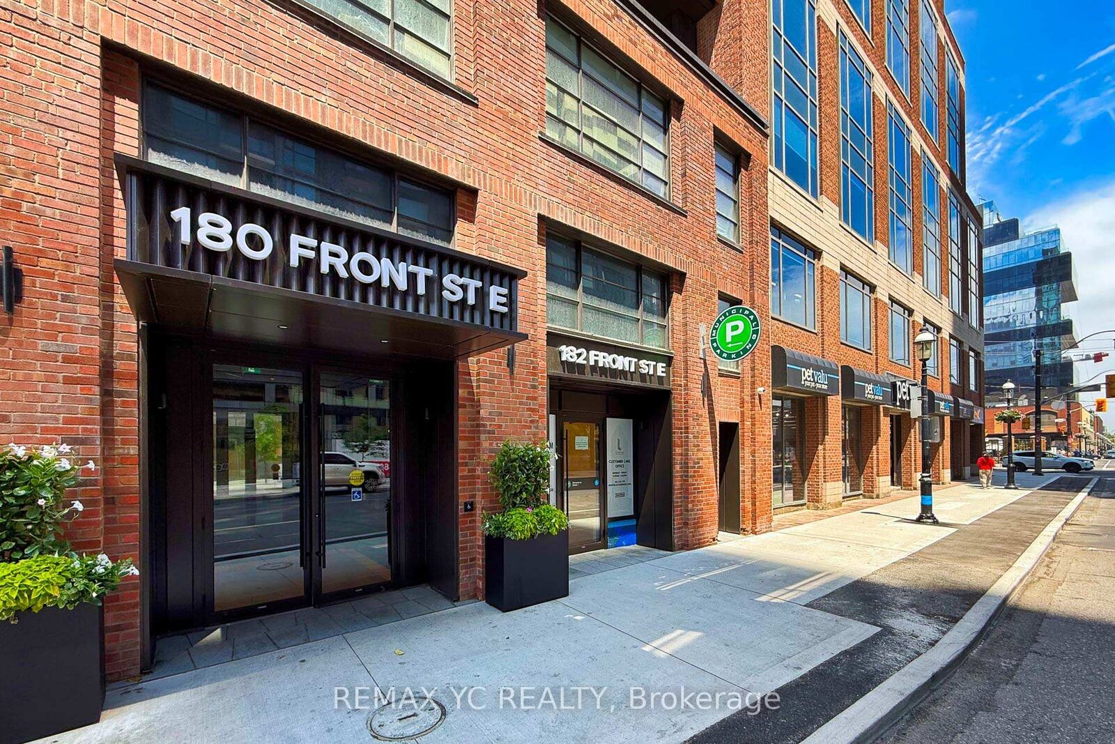 Property Photo: 180 Front Street E 3303 ON M5A 0A9