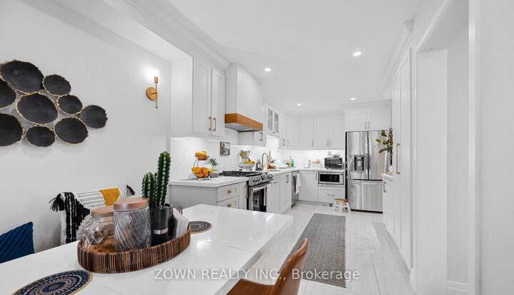 Property Photo:  5253 Bushelgrove Circle  ON L5M 6C5 
