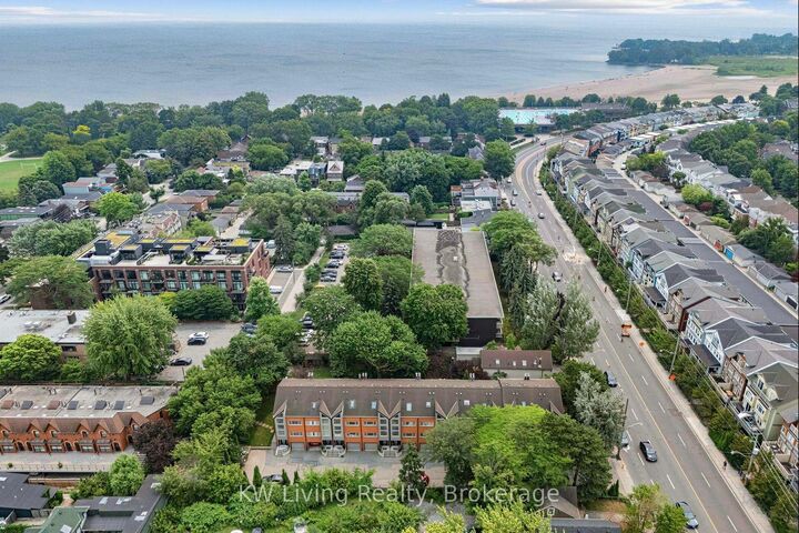Property Photo: 155 Woodbine Avenue Th7 ON M4L 3P1