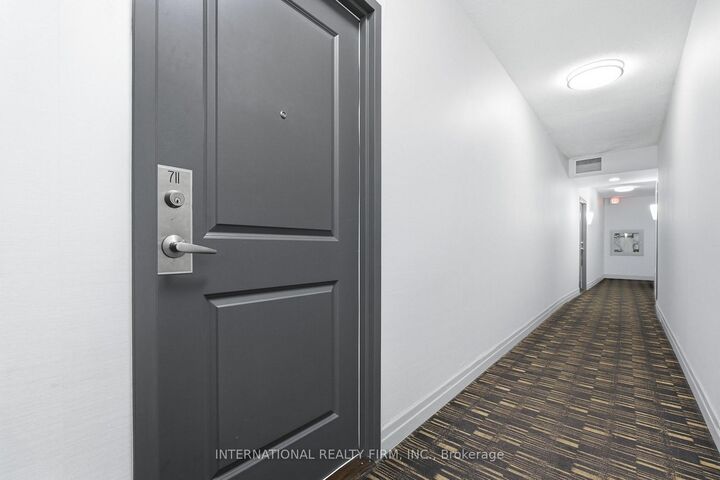 Property Photo: 628 Fleet Street 711 ON M5V 1A8