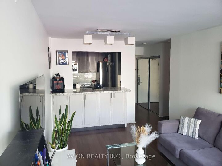 Property Photo: 5 Rosehill Avenue 515 ON M4T 3A6
