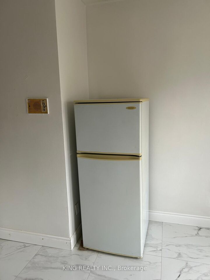 Property Photo: 2 Elm Grove Avenue 103 ON M6K 2J1