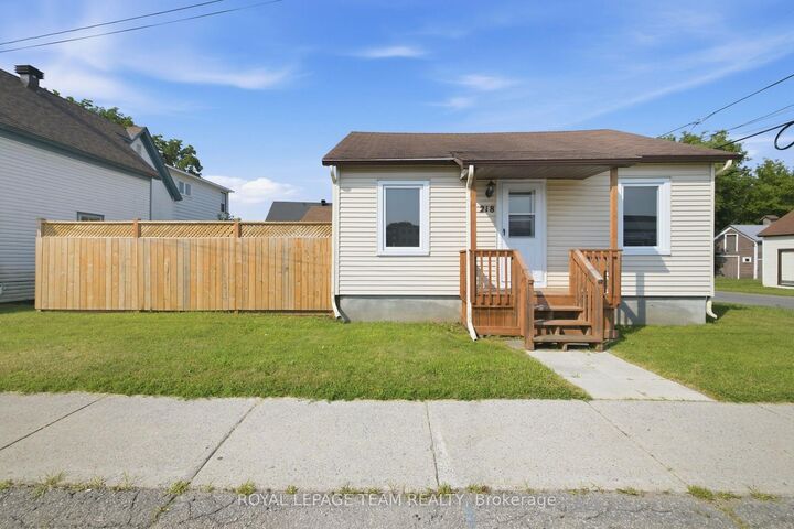 Property Photo:  218 Rideau Street  ON K0G 1J0 
