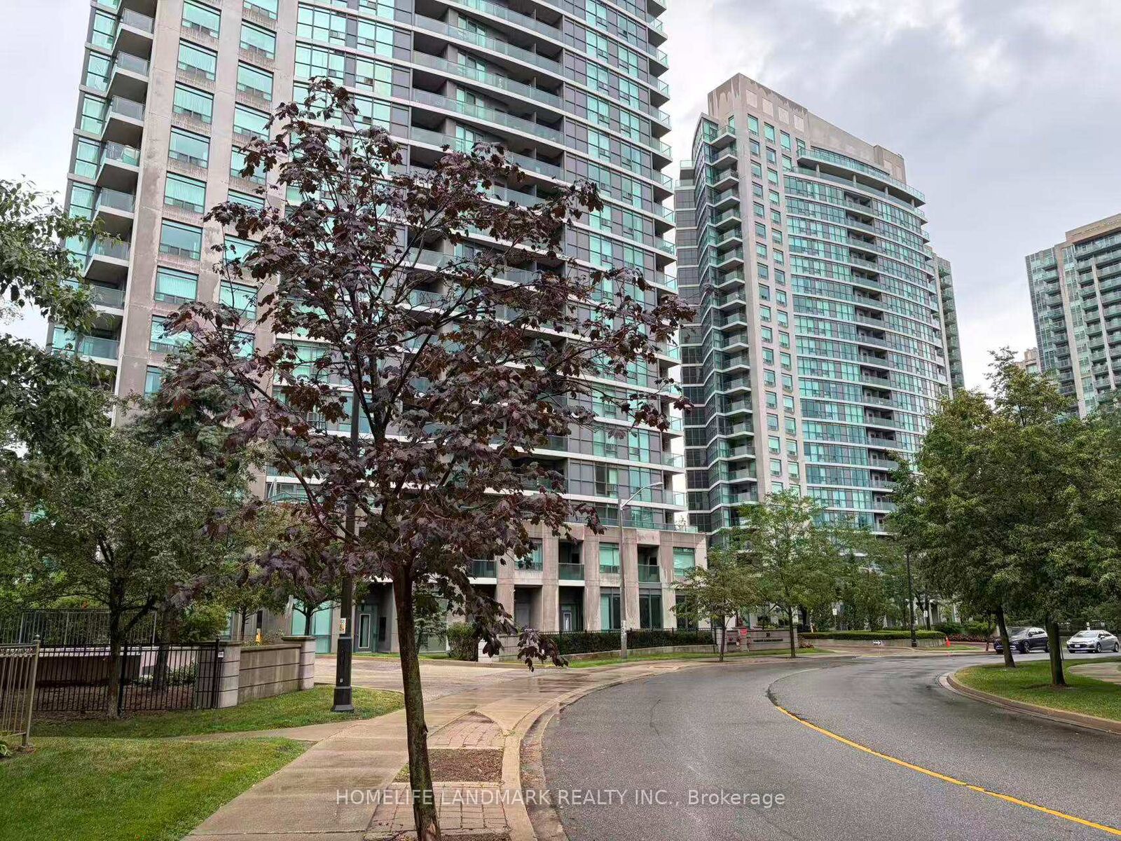 Property Photo: 28 Harrison Garden Boulevard E 1001 ON M2N 7B5