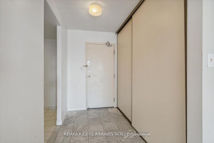 Property Photo:  225 Bamburgh Circle 511  ON M1W 3X9 