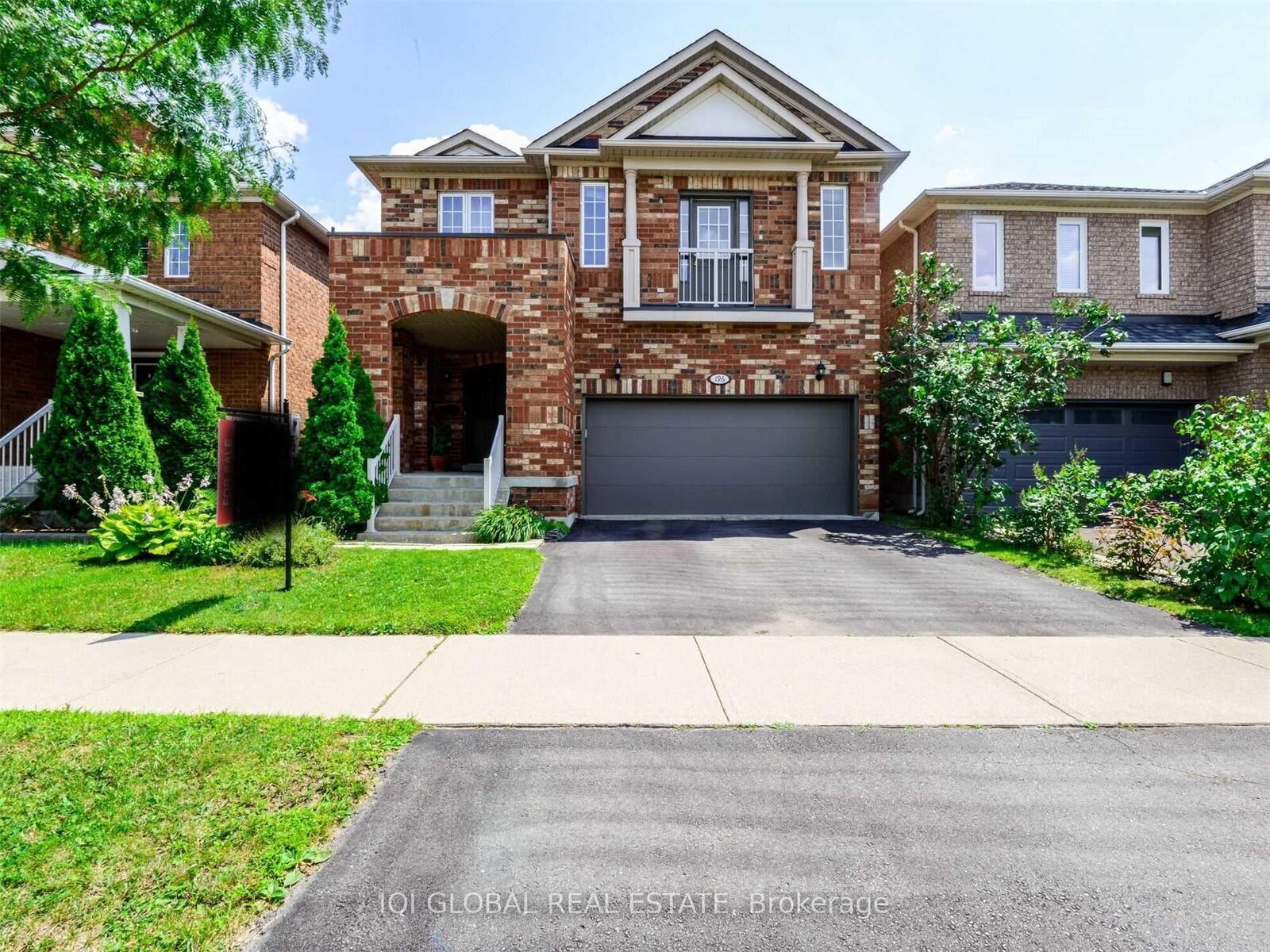 Property Photo: 196 Featherstone Road N ON L9T 6K3