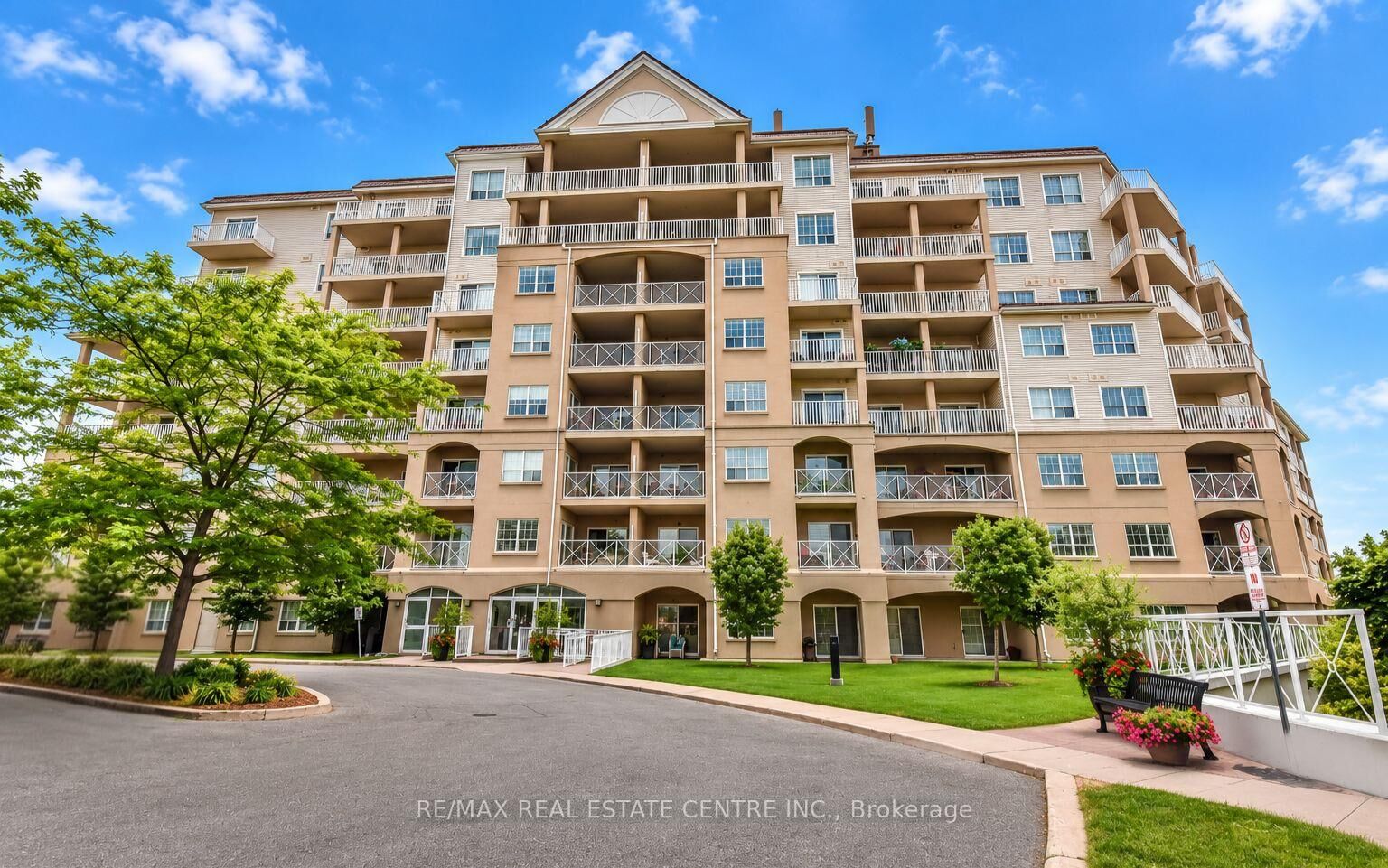 Property Photo: 354 Atherley Road 213 ON L3V 0B8