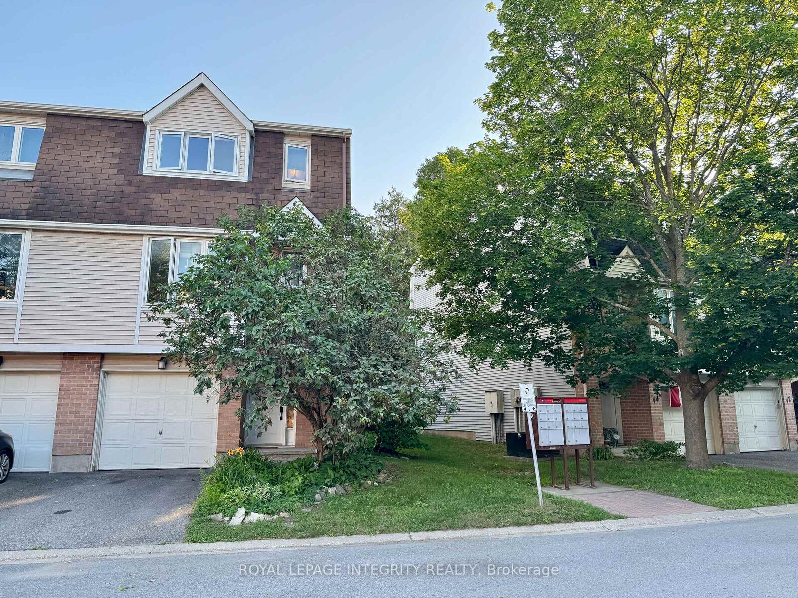 Photo de la propriété:  46 Lightfoot Place  ON K2L 3M2 