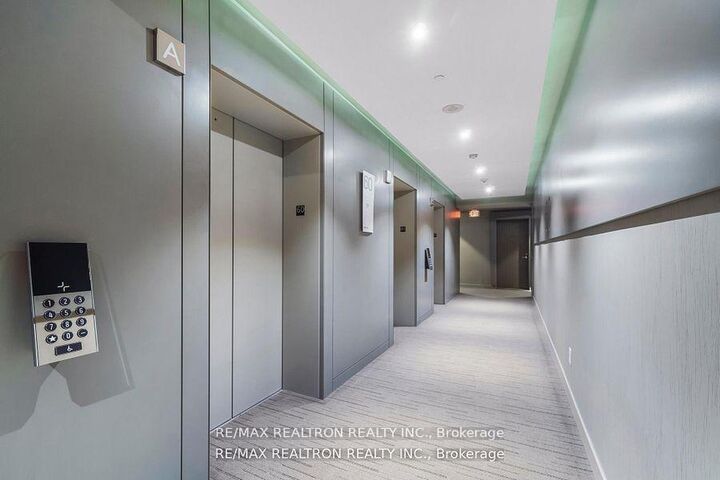 Property Photo: 1 Bloor Street E 6010 ON M4W 0A8