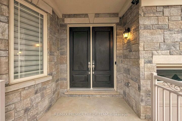 Property Photo: 60 Chesney Crescent ON L4H 4A5